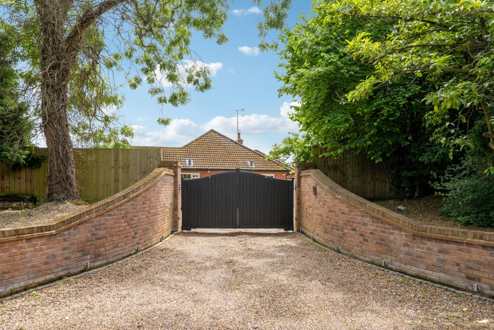 Chalet for sale with 3 bedrooms, Old Watling Street, Flamstead Fine