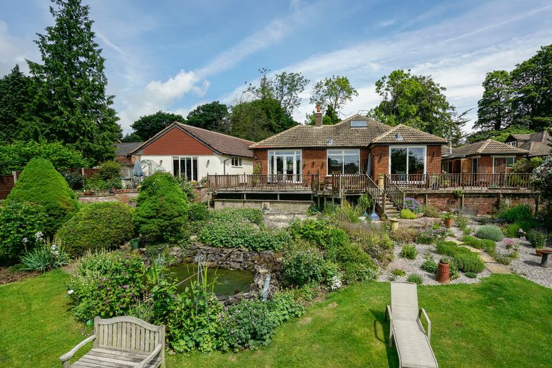 Chalet for sale with 3 bedrooms, Old Watling Street, Flamstead Fine