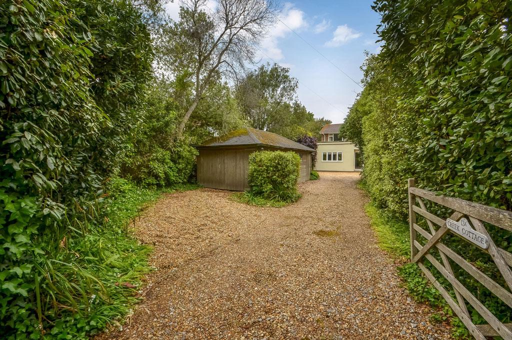 5 bedroom Detached House for sale in Hayling Island