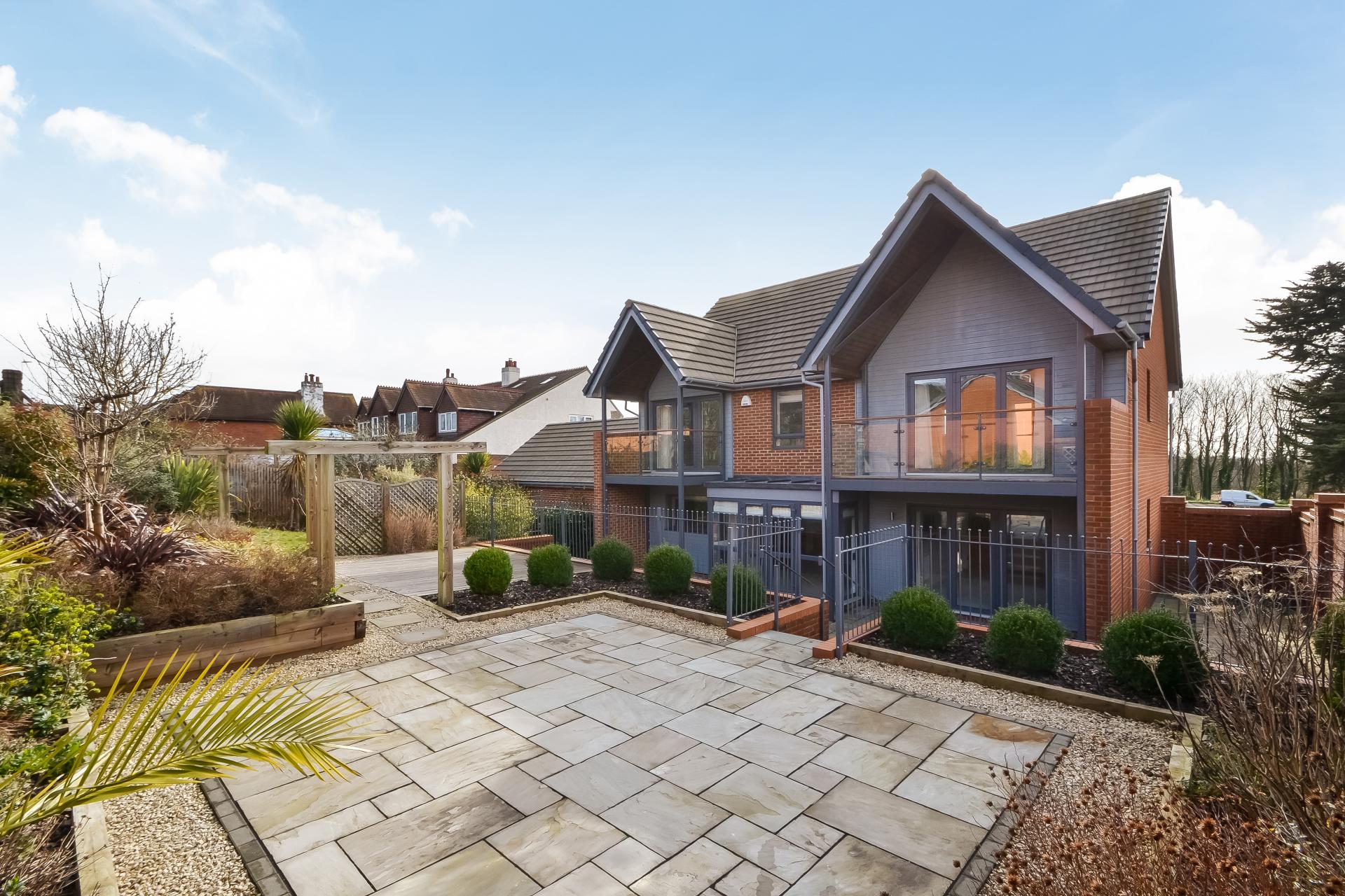 5 bedroom Detached House for sale in Havant