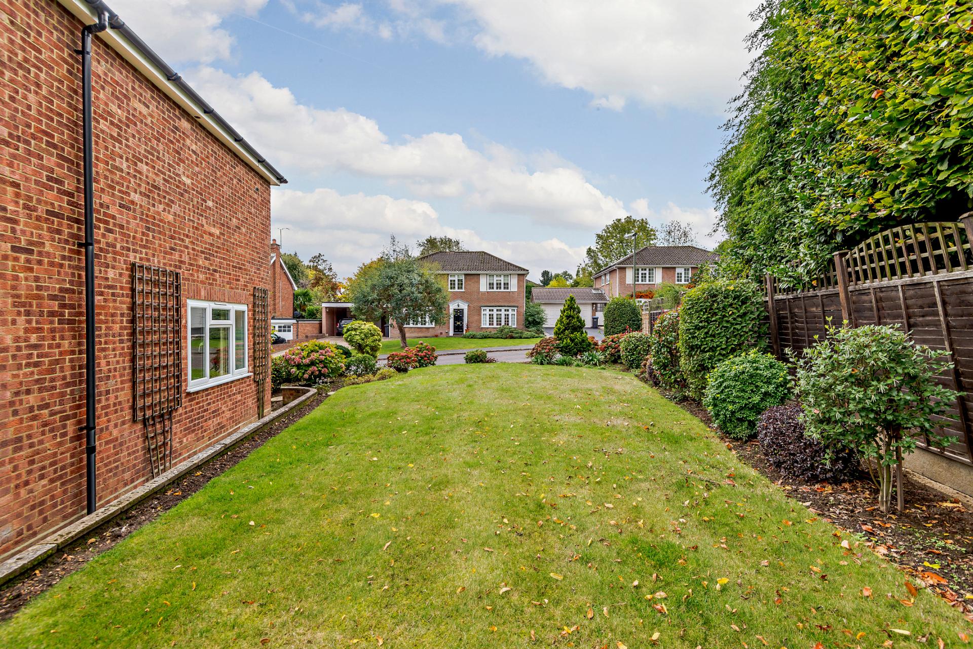 5 bedroom House for sale in Englefield Green