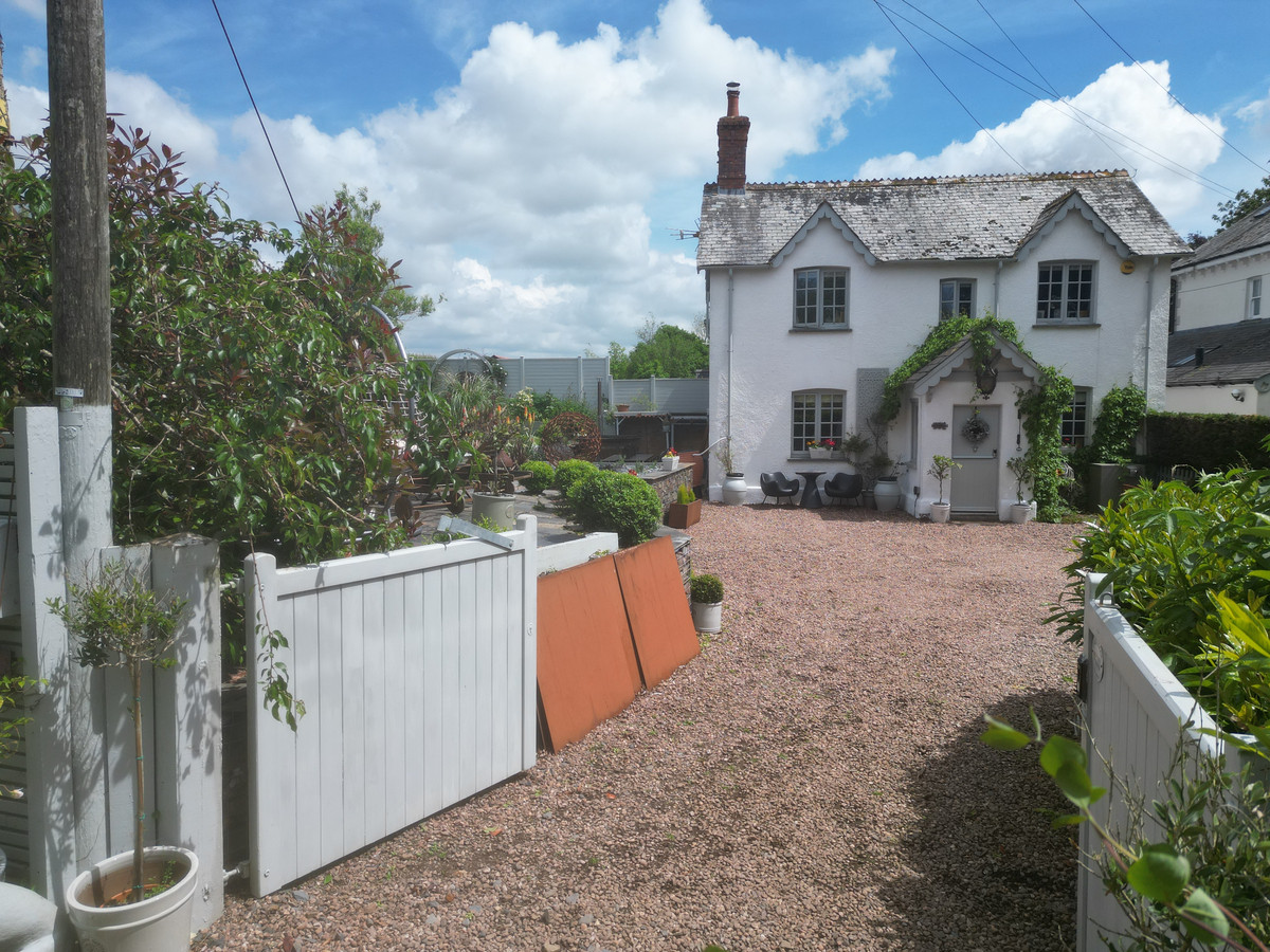 Link Detached House for sale with 3 bedrooms, Nymet Rowland, Crediton