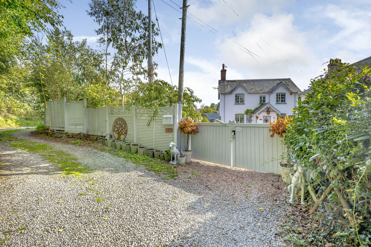 Link Detached House for sale with 3 bedrooms, Nymet Rowland, Crediton