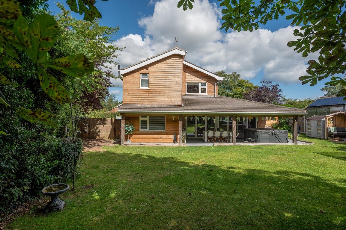 5 bedroom Detached House for sale in Holt