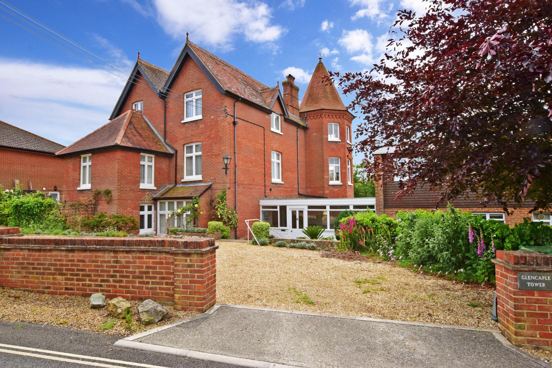 6 bedroom Character Property for sale in Totland Bay