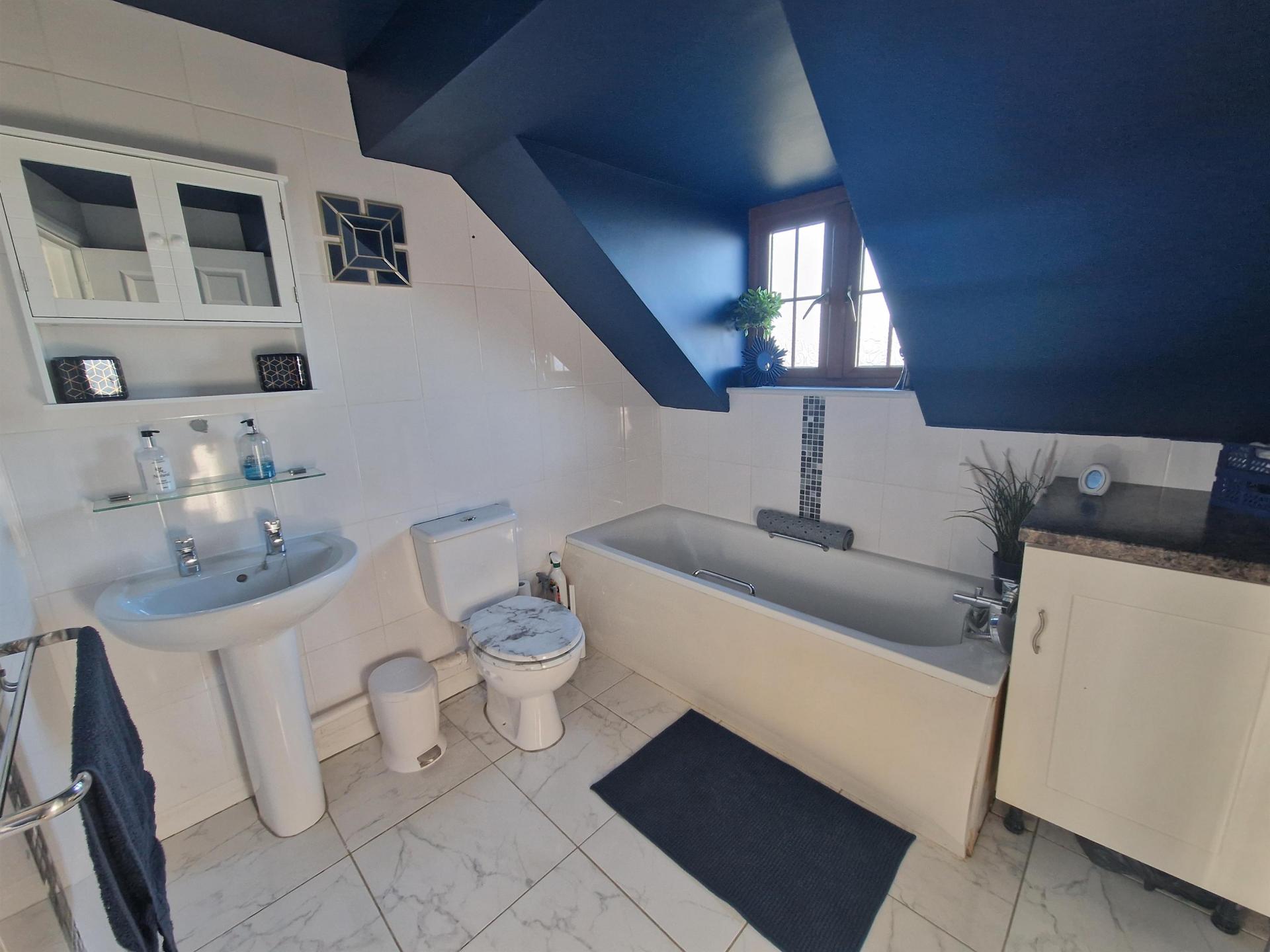 House With Land for sale with 5 bedrooms, Alverstone Garden Village