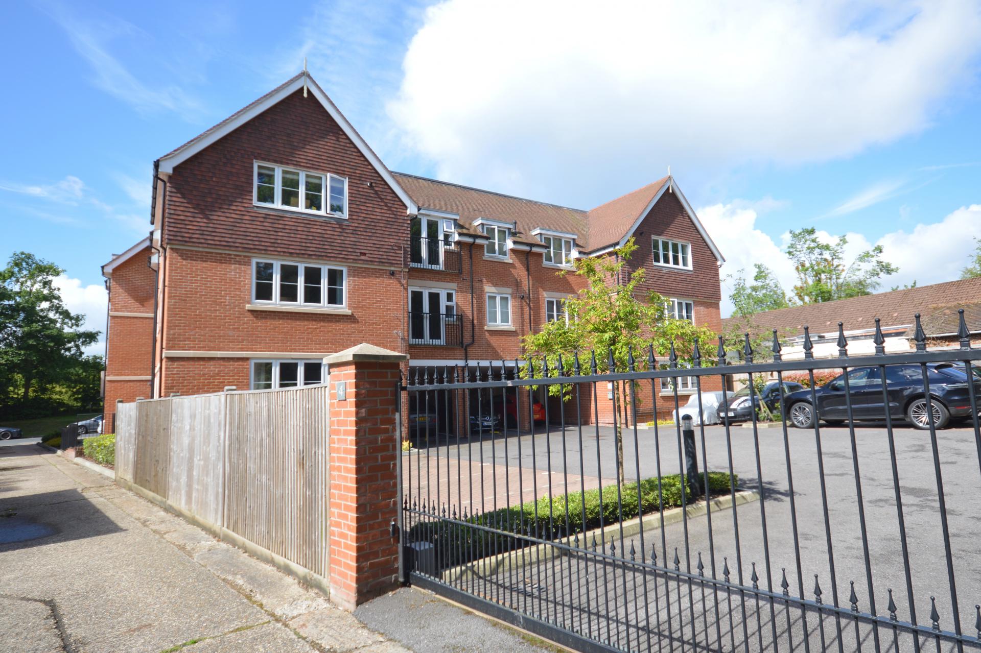 2 bedroom Apartment for sale in Kingswood