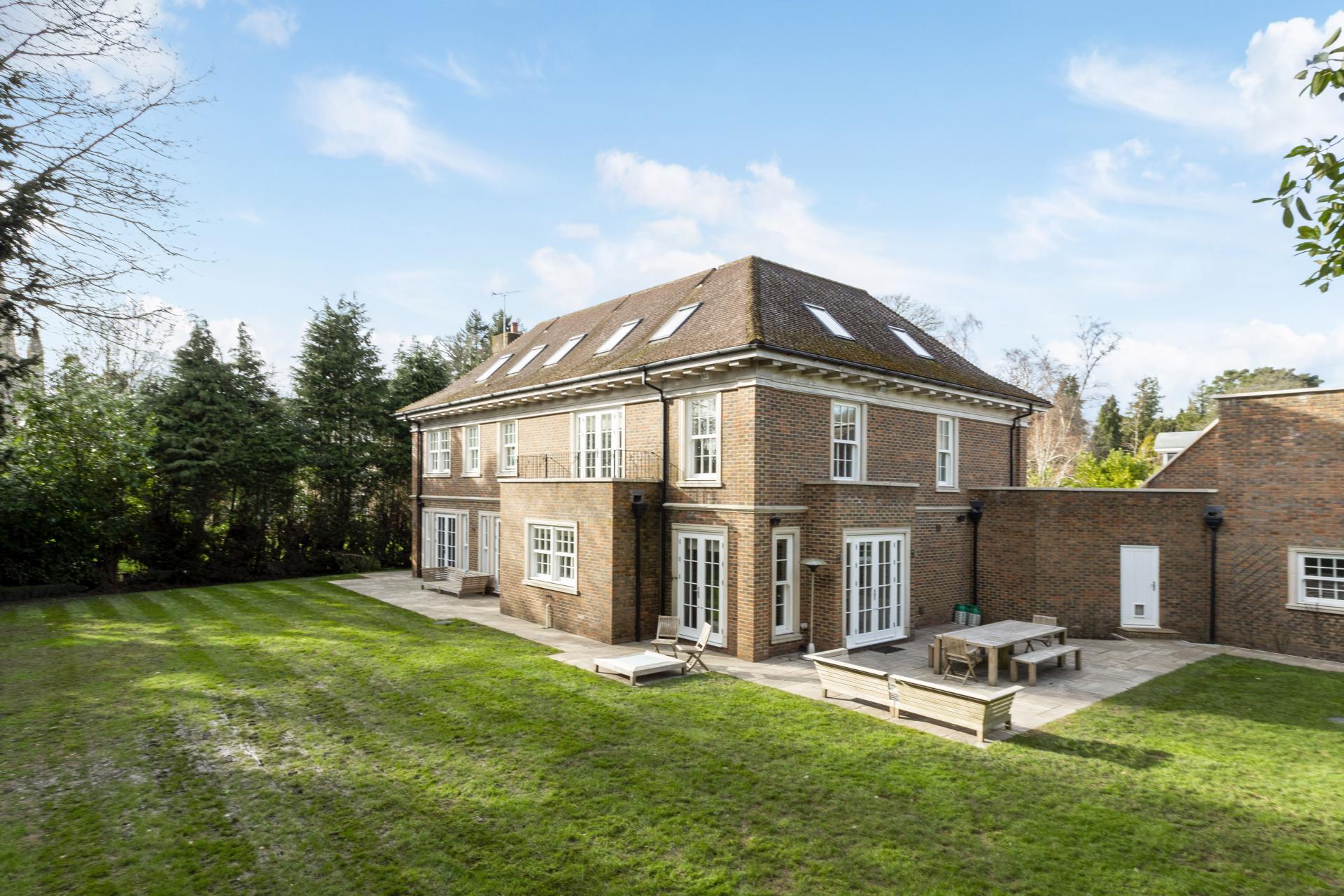 6 bedroom House for sale in Kingswood