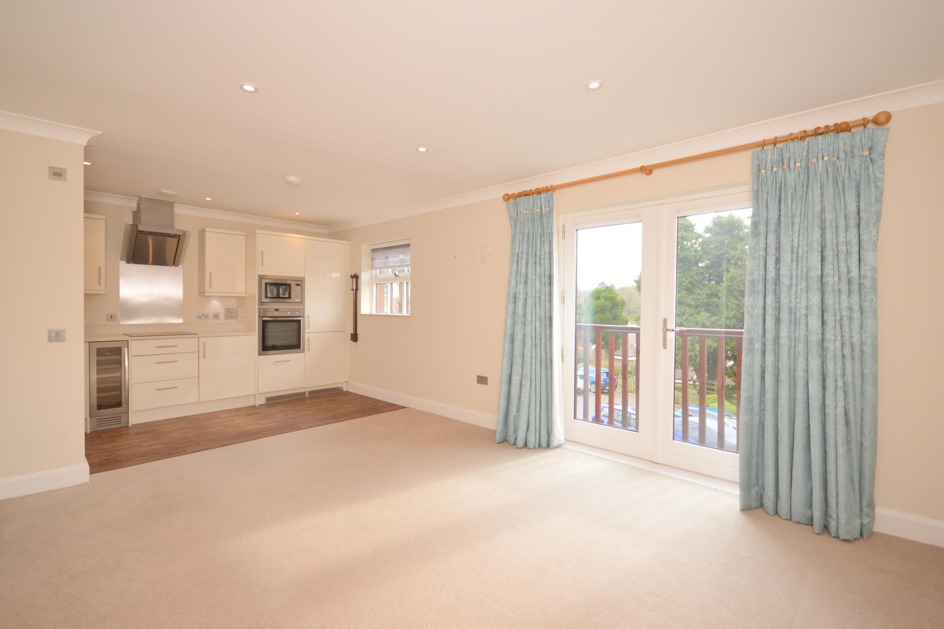 2 bedroom Flat for sale in Kingswood