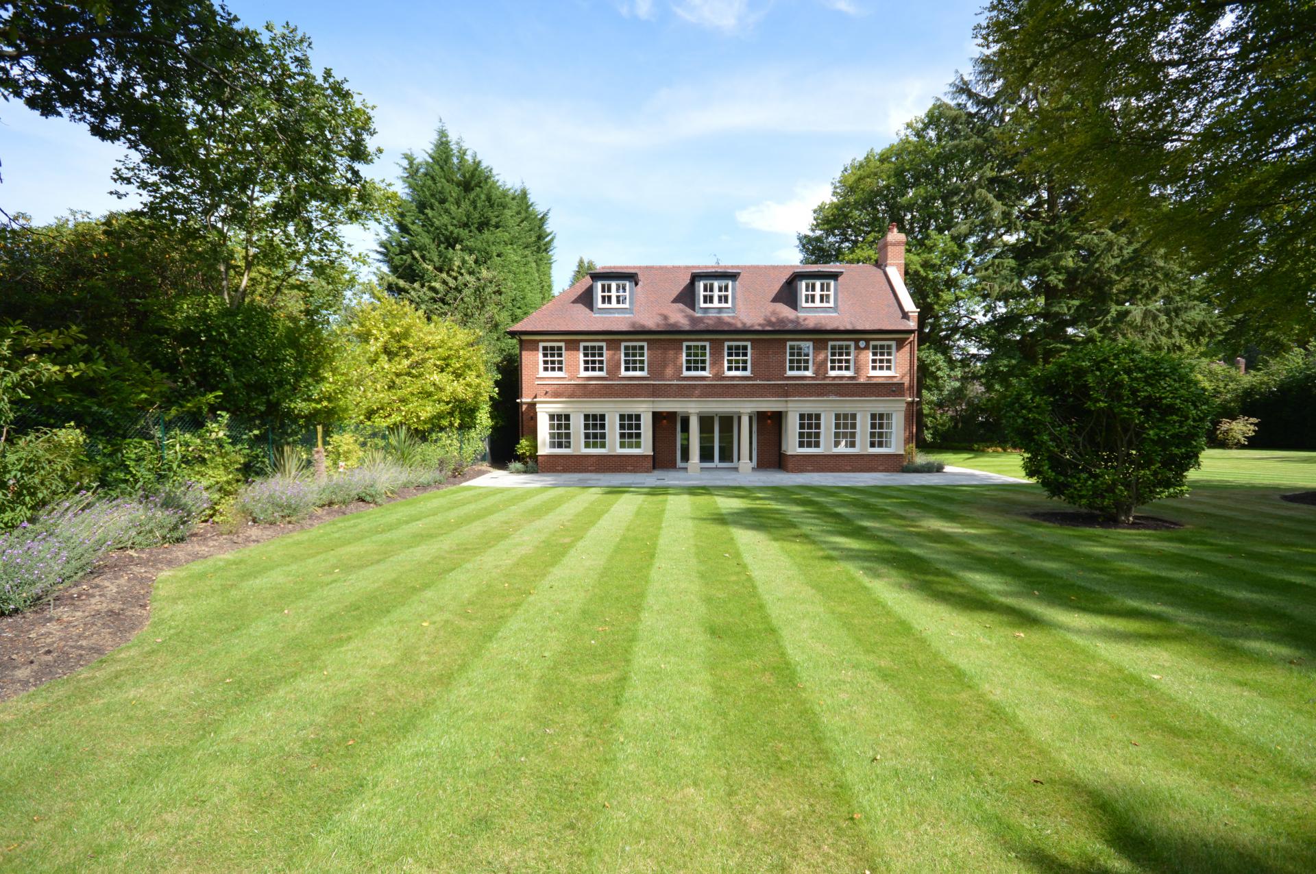 6 bedroom Detached House for sale in Sandy Lane