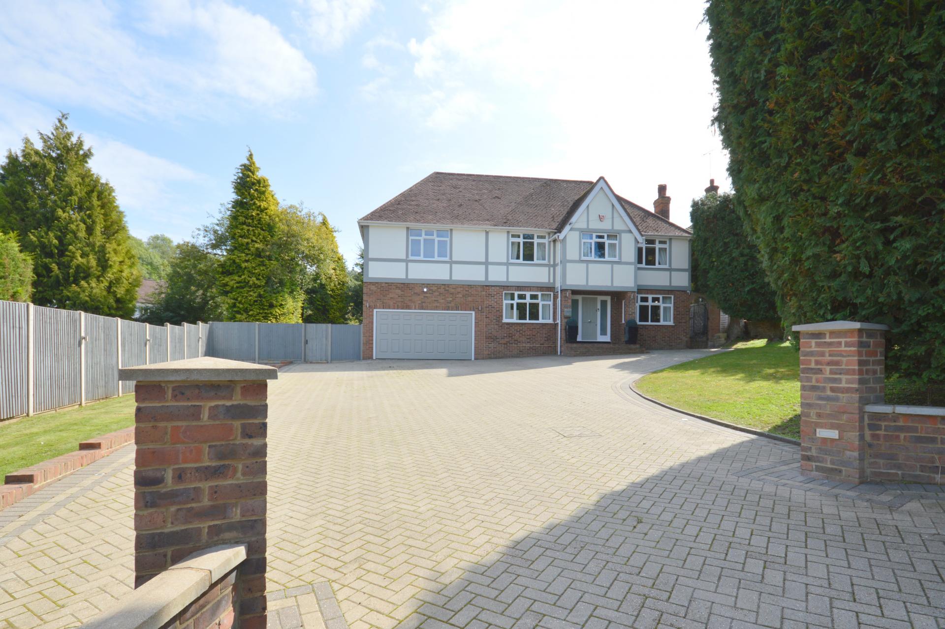 5 bedroom Detached House for sale in Tadworth