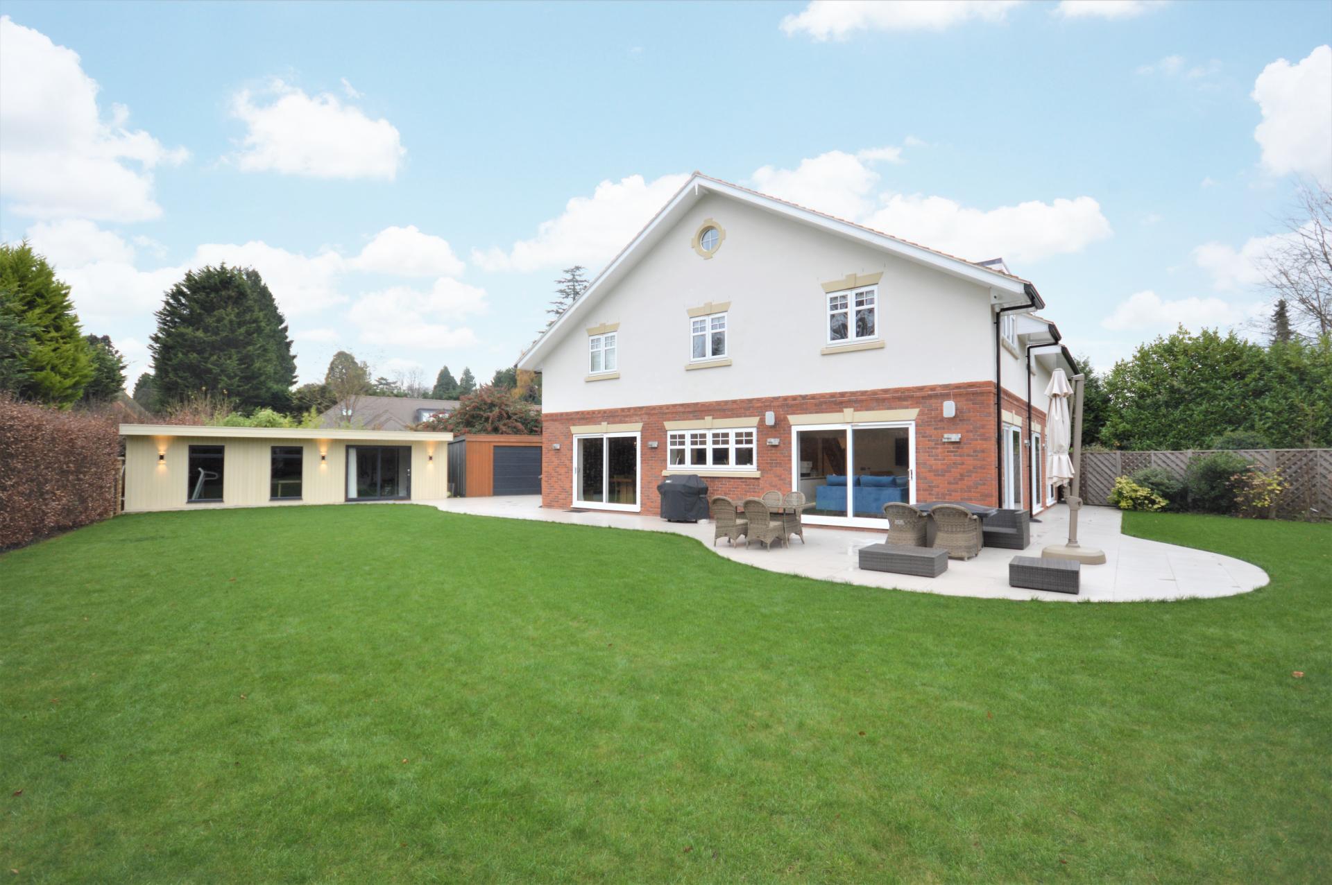 5 bedroom Detached House for sale in Walton On The Hill