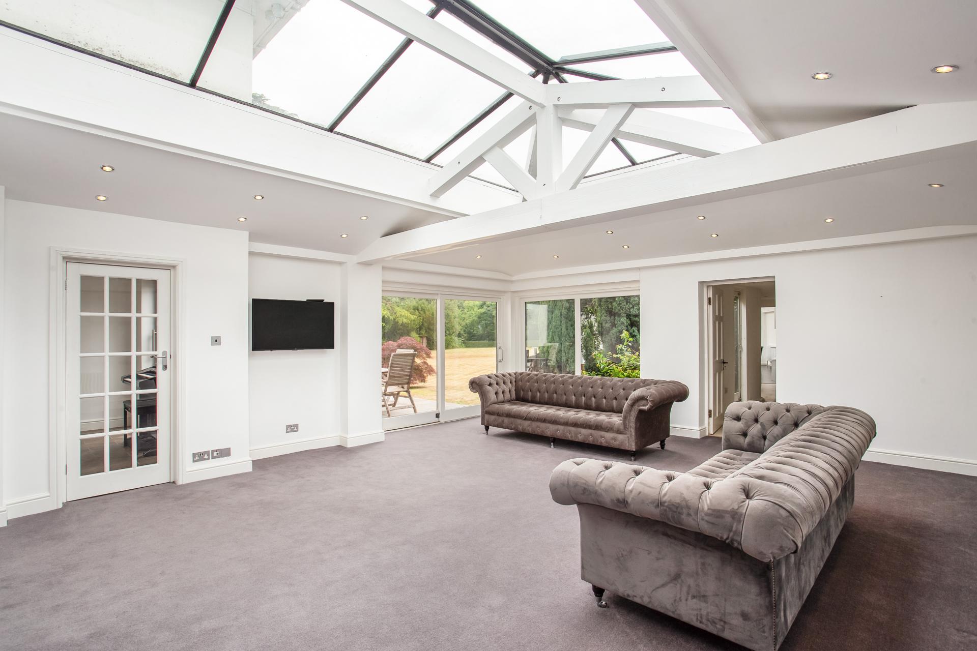 Detached House for sale with 8 bedrooms, Sandy Lane, Kingswood Fine & Country