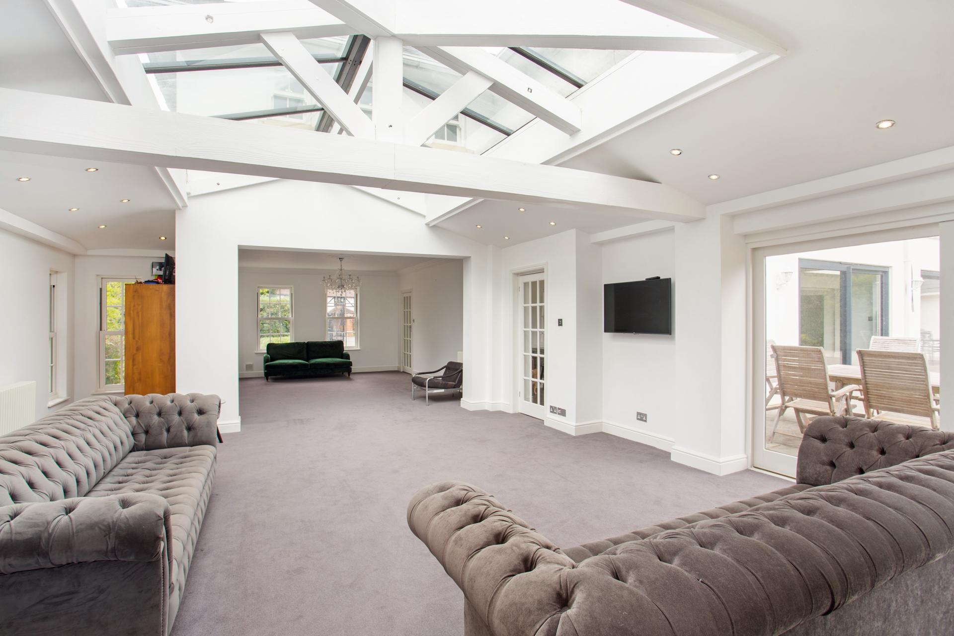 Detached House for sale with 8 bedrooms, Sandy Lane, Kingswood Fine & Country