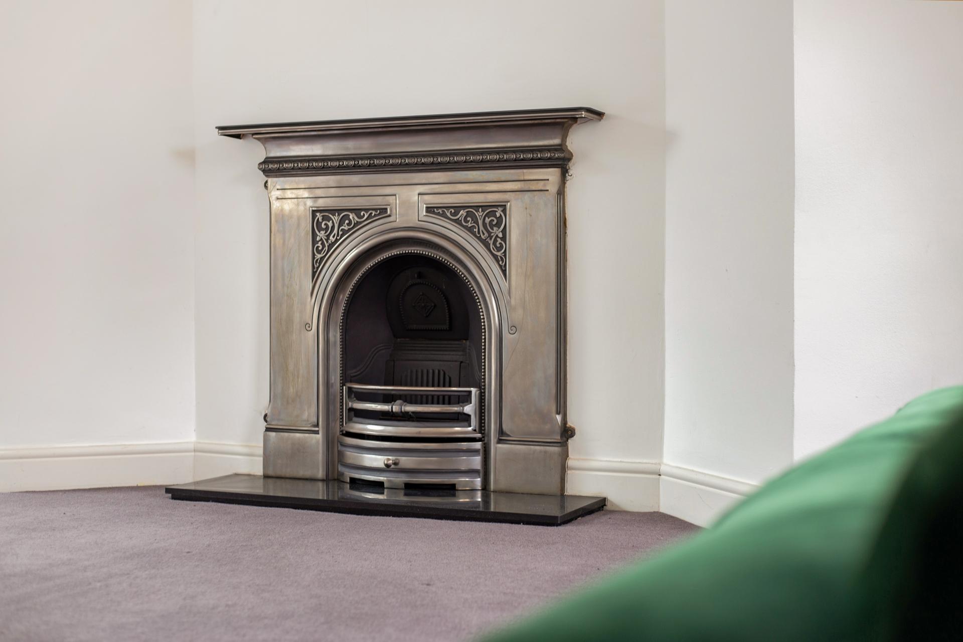 Detached House for sale with 8 bedrooms, Sandy Lane, Kingswood Fine & Country