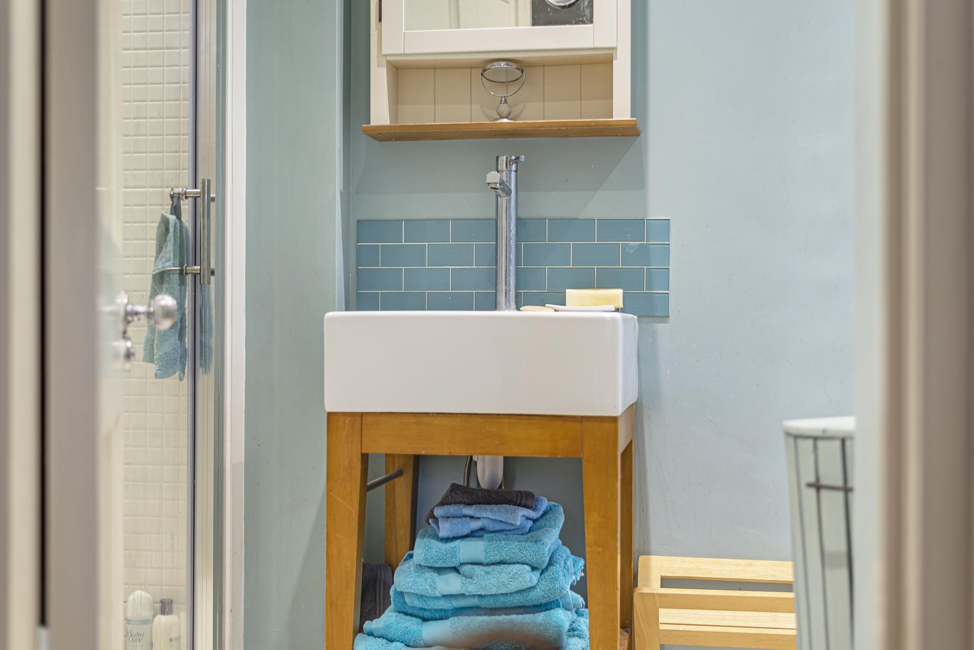 Detached House for sale with 7 bedrooms, Warren Drive, Kingswood Fine