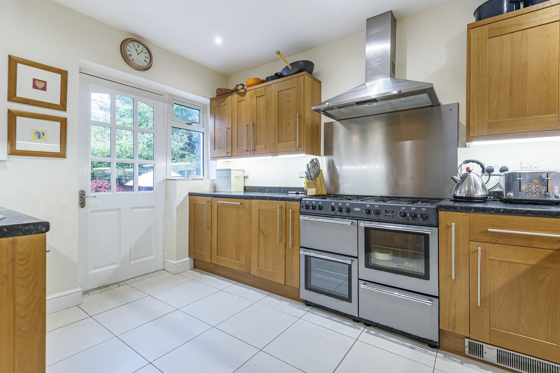 Detached House for sale with 7 bedrooms, Warren Drive, Kingswood Fine