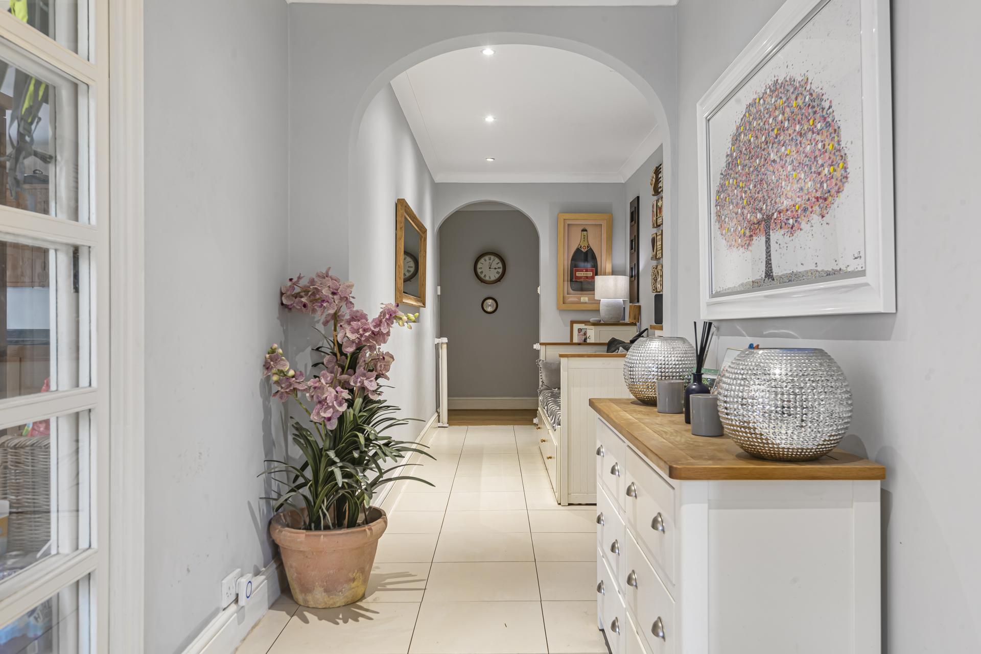 Detached House for sale with 7 bedrooms, Warren Drive, Kingswood Fine