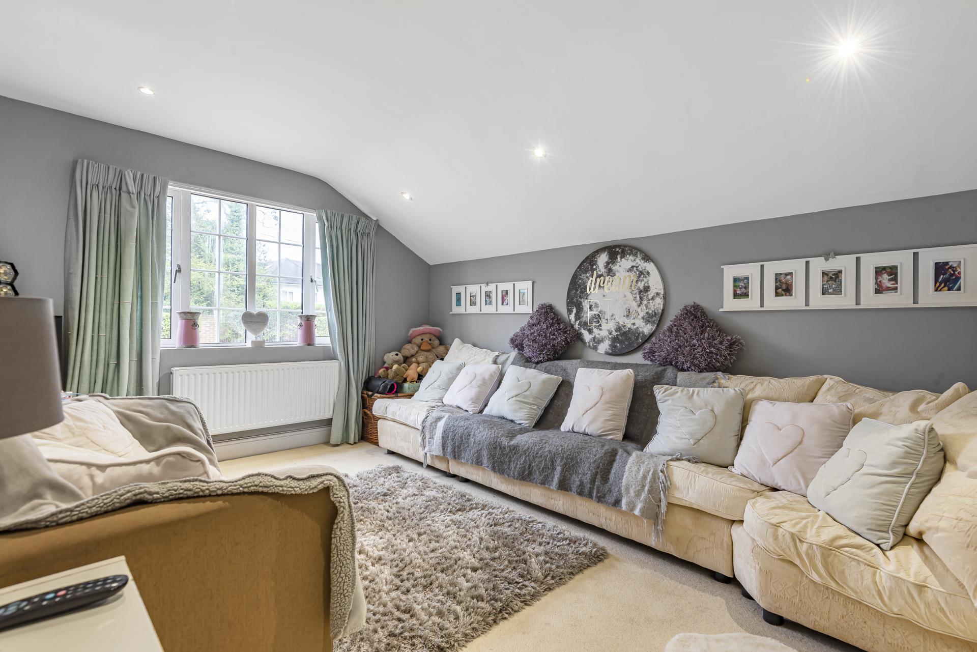 Detached House for sale with 7 bedrooms, Warren Drive, Kingswood Fine