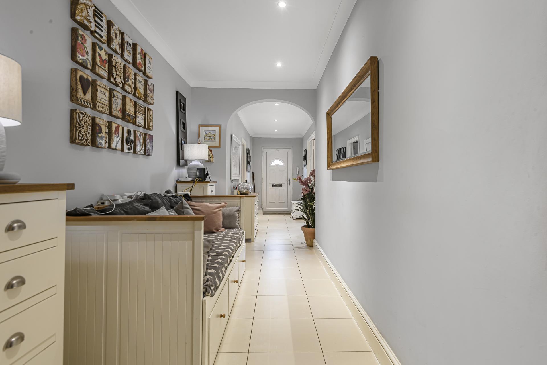 Detached House for sale with 7 bedrooms, Warren Drive, Kingswood Fine