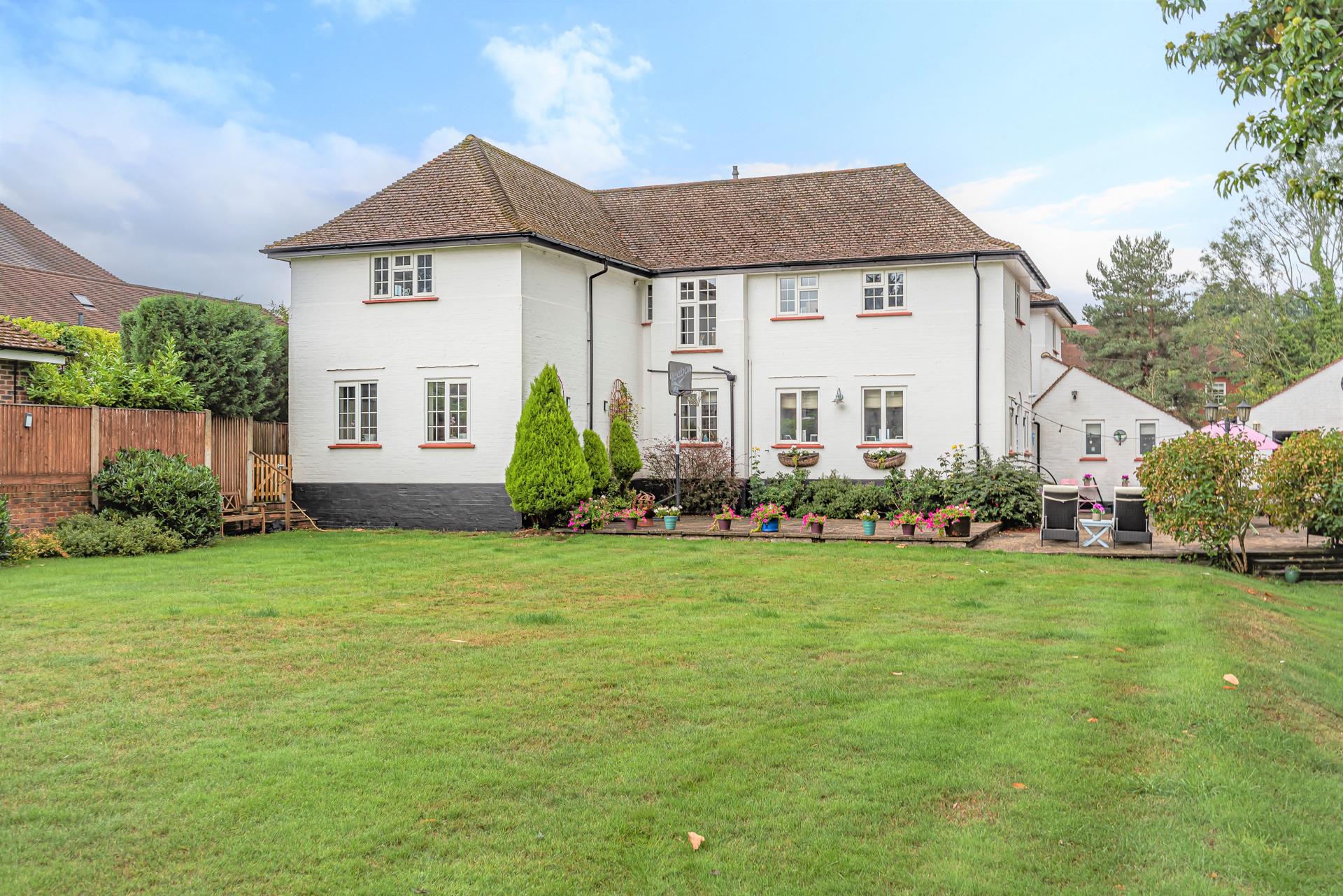 Detached House for sale with 7 bedrooms, Warren Drive, Kingswood Fine & Country