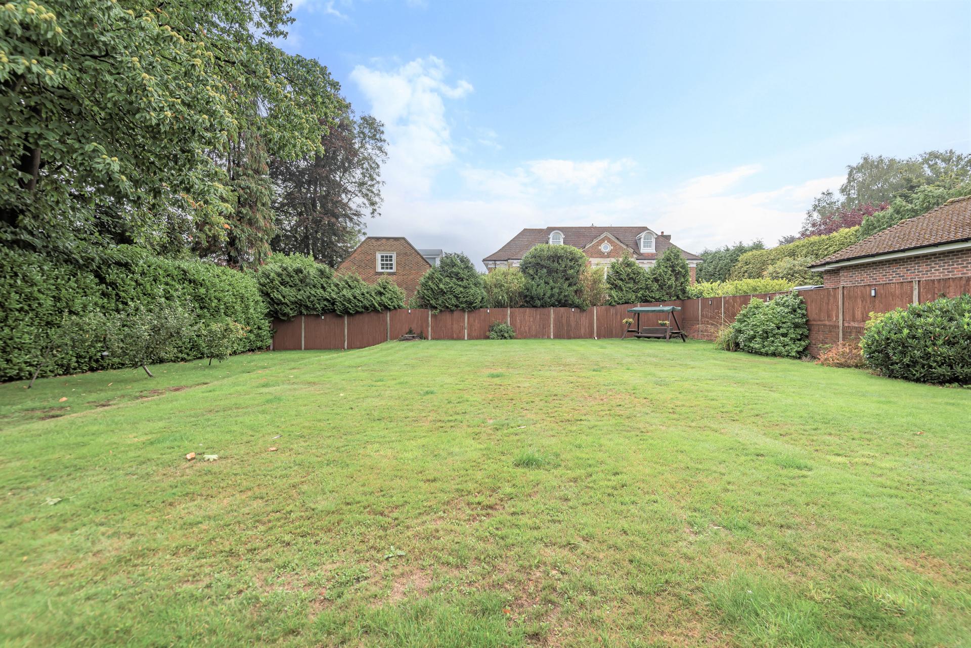 Detached House for sale with 7 bedrooms, Warren Drive, Kingswood Fine & Country