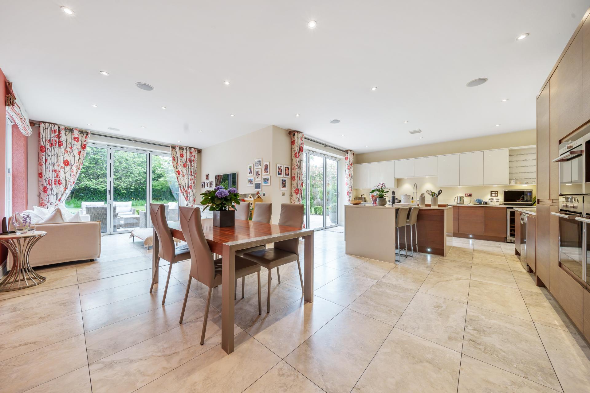 Detached House for sale with 7 bedrooms, Woodland Way, Kingswood Fine