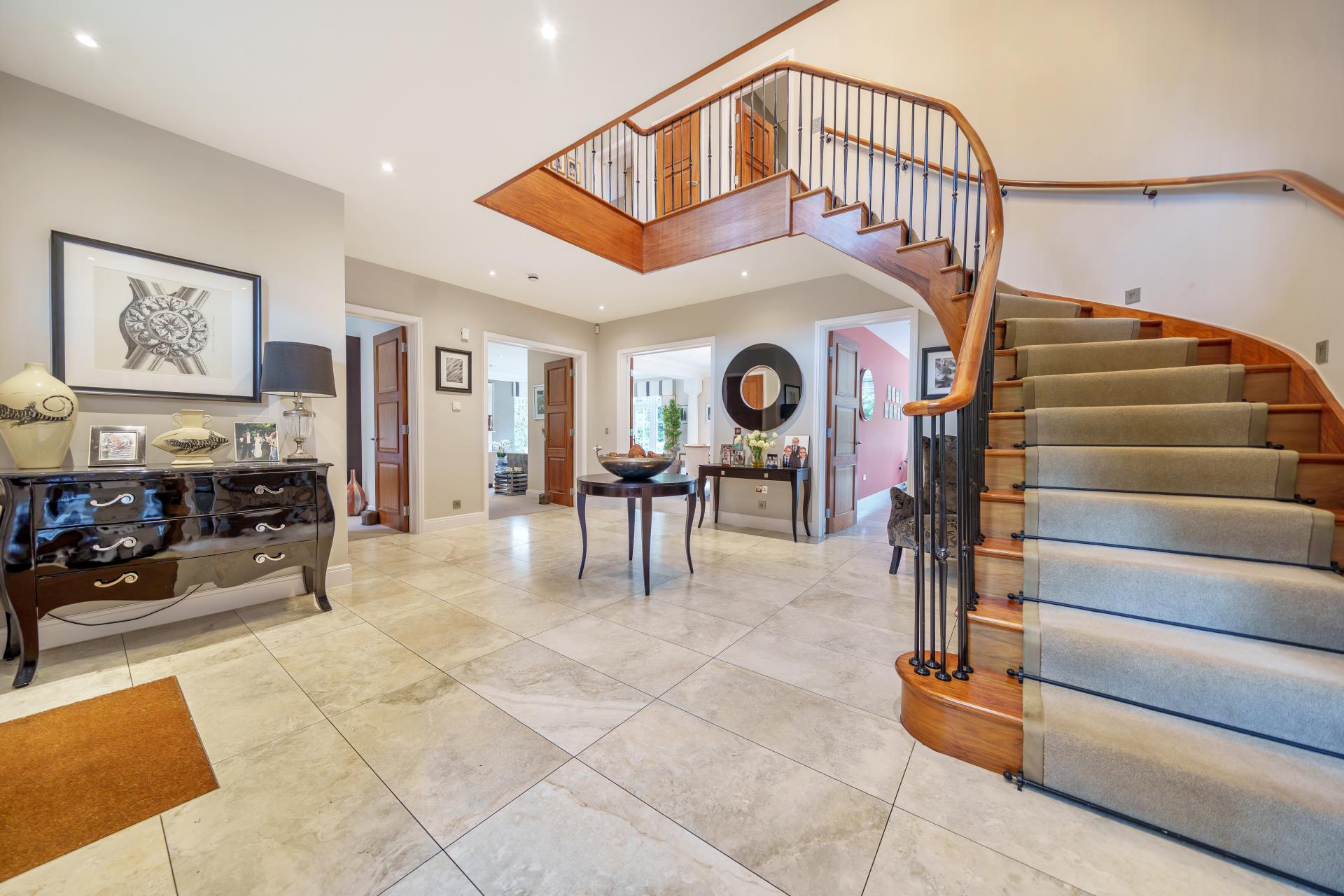 Detached House for sale with 7 bedrooms, Woodland Way, Kingswood Fine