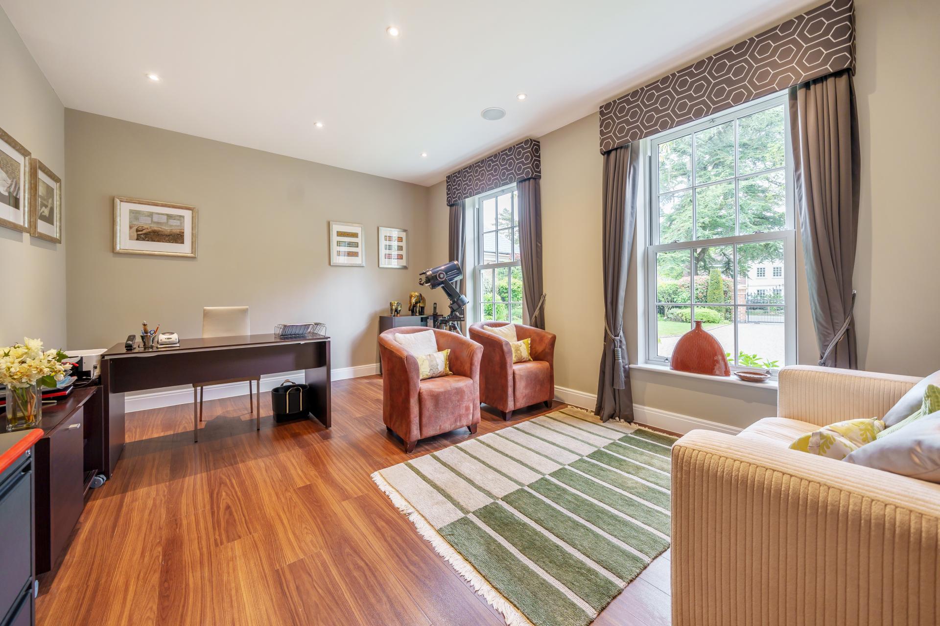 Detached House for sale with 7 bedrooms, Woodland Way, Kingswood Fine