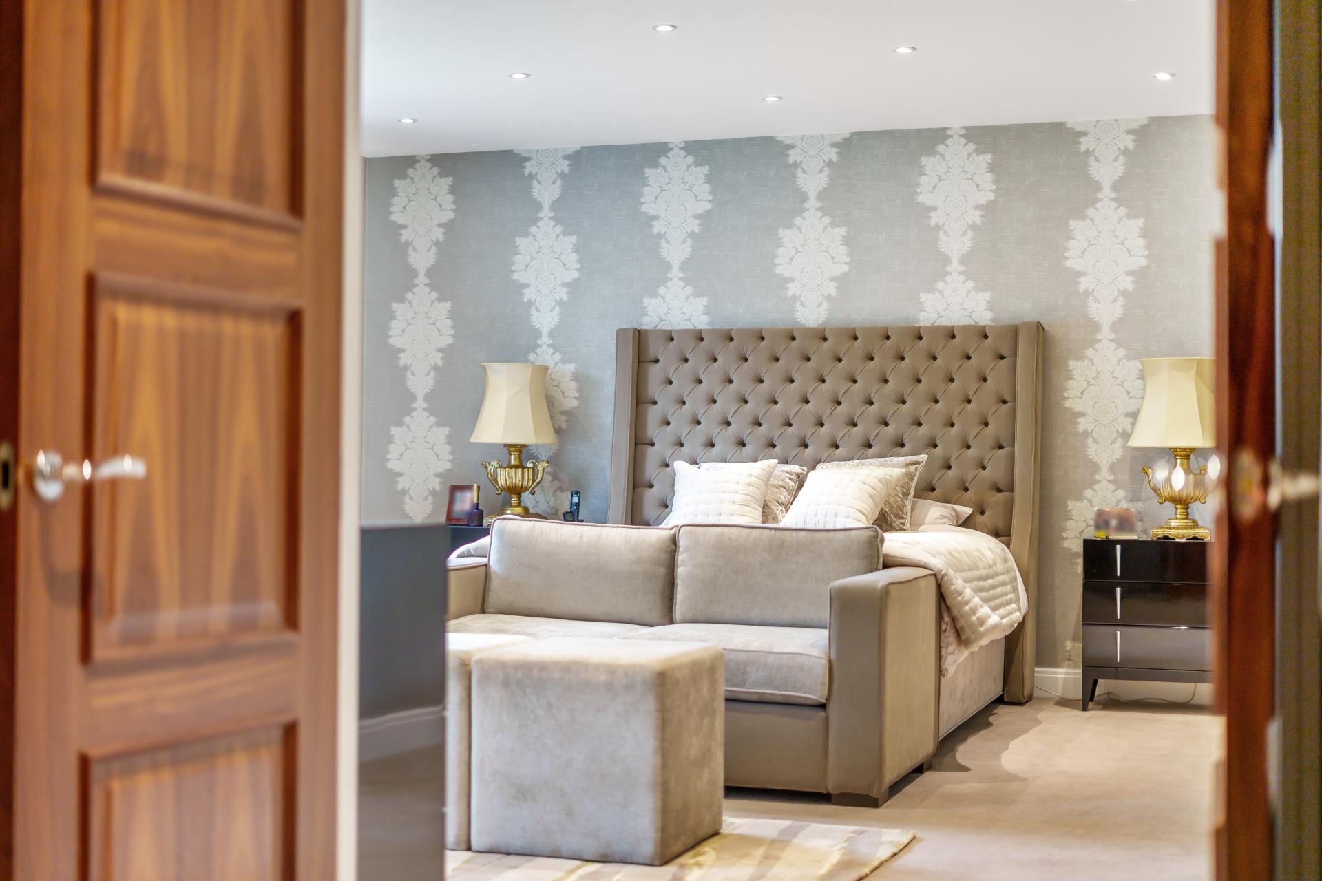 Detached House for sale with 7 bedrooms, Woodland Way, Kingswood Fine