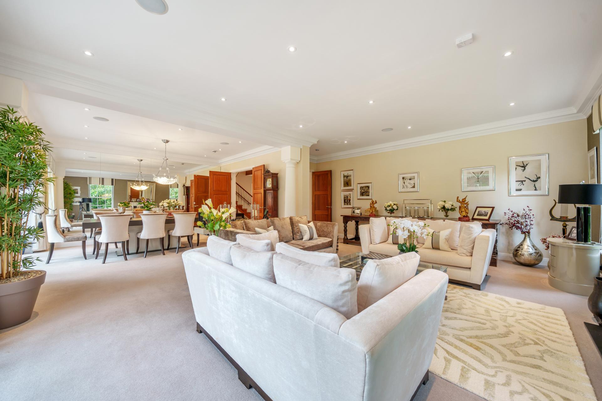 Detached House for sale with 7 bedrooms, Woodland Way, Kingswood Fine