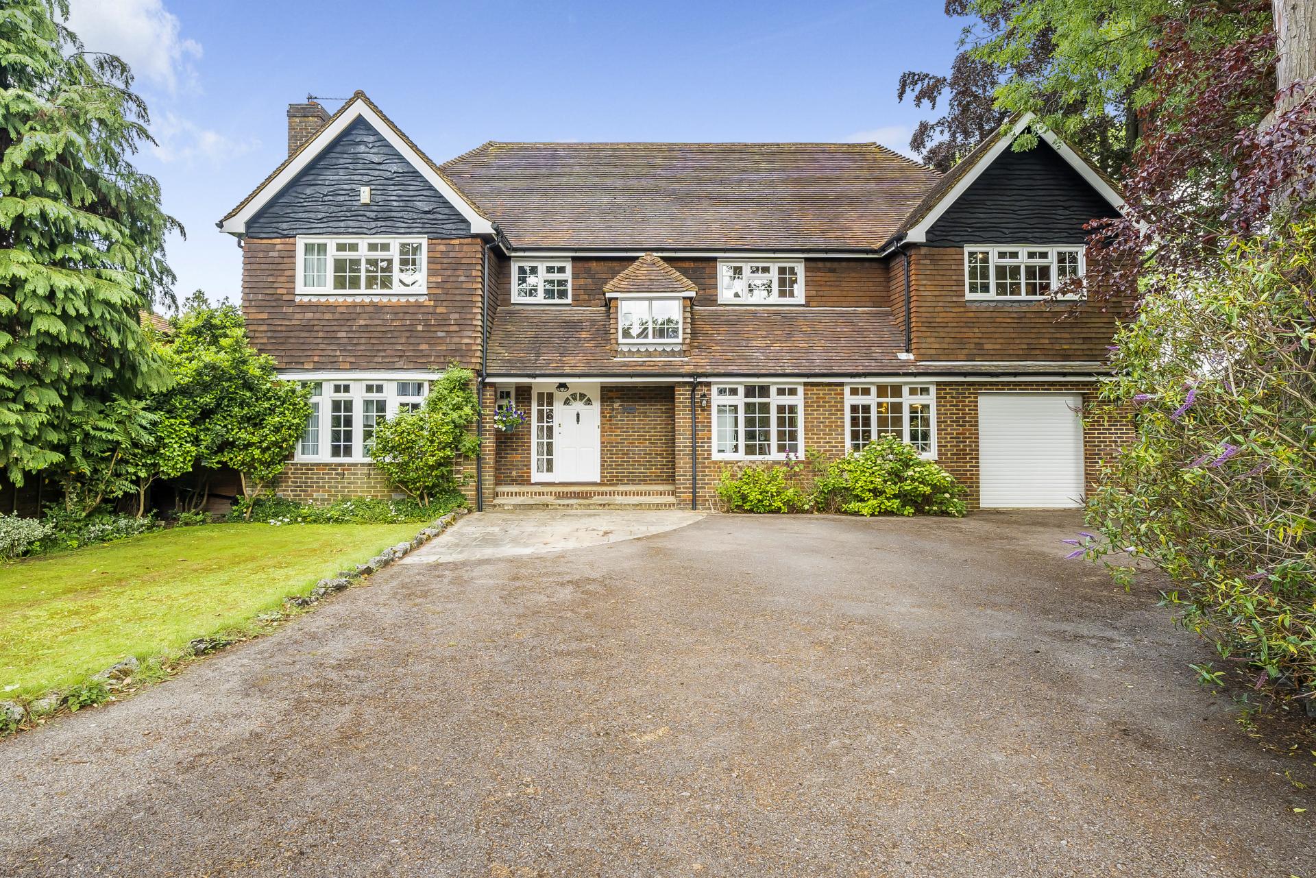 Detached House for sale with 5 bedrooms, Greenways, Walton On The Hill