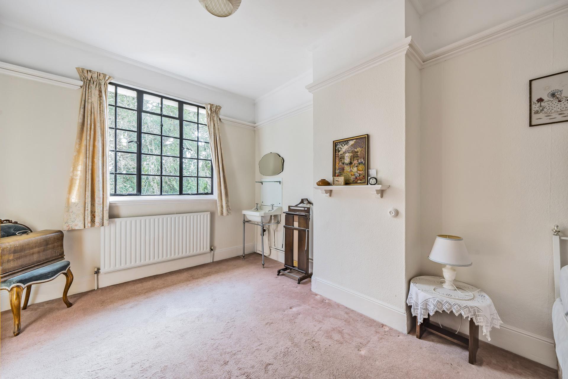 Detached House for sale with 6 bedrooms, How Lane, Chipstead Fine