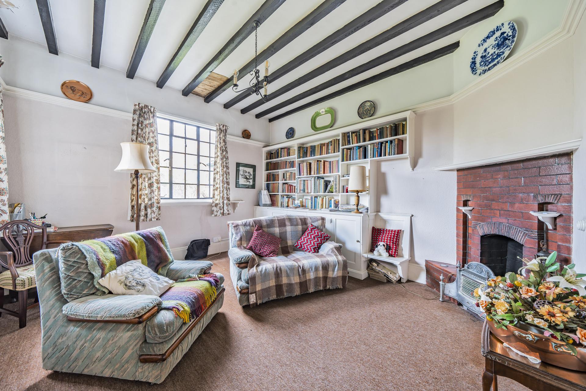 Detached House for sale with 6 bedrooms, How Lane, Chipstead Fine & Country