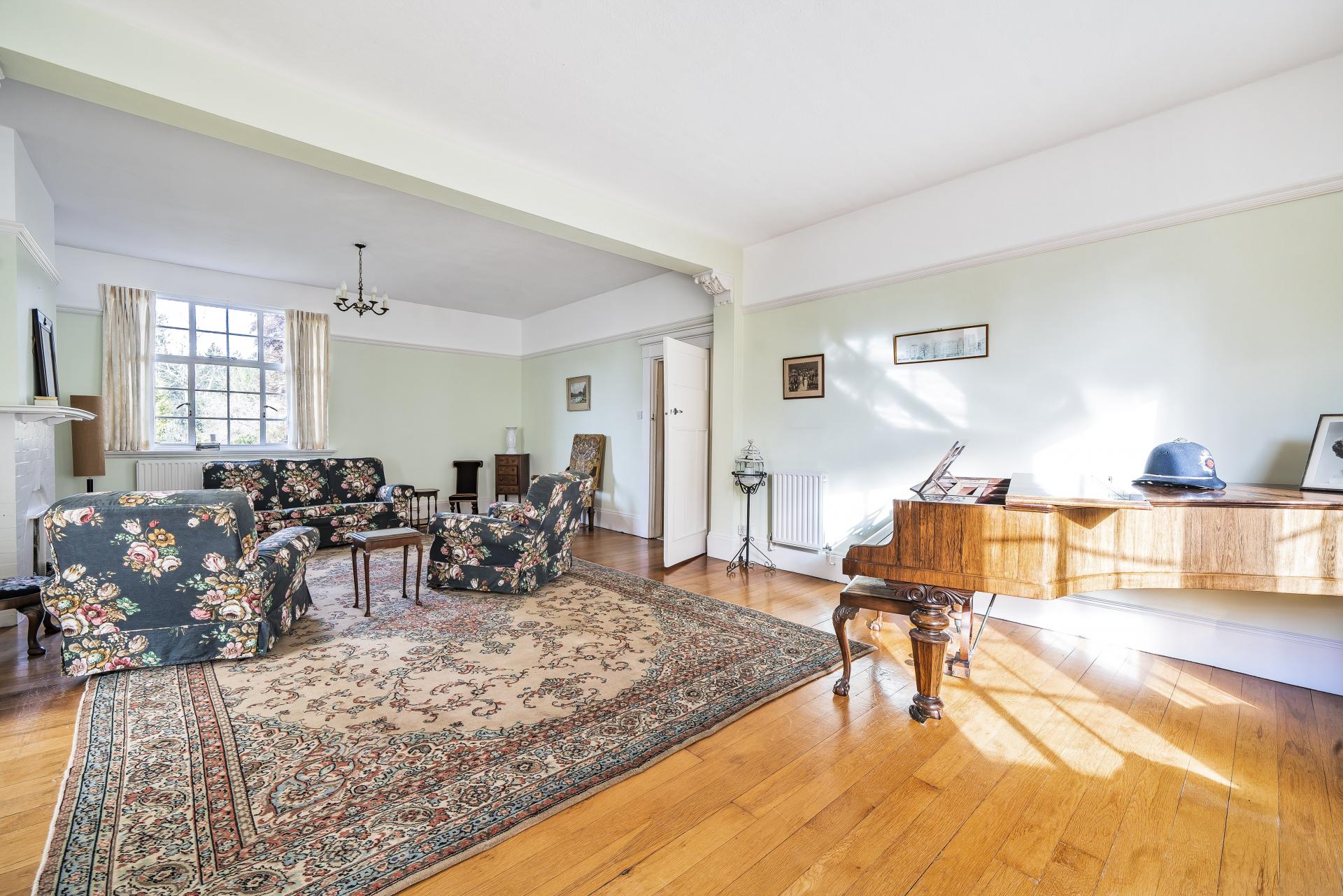 Detached House for sale with 6 bedrooms, How Lane, Chipstead Fine