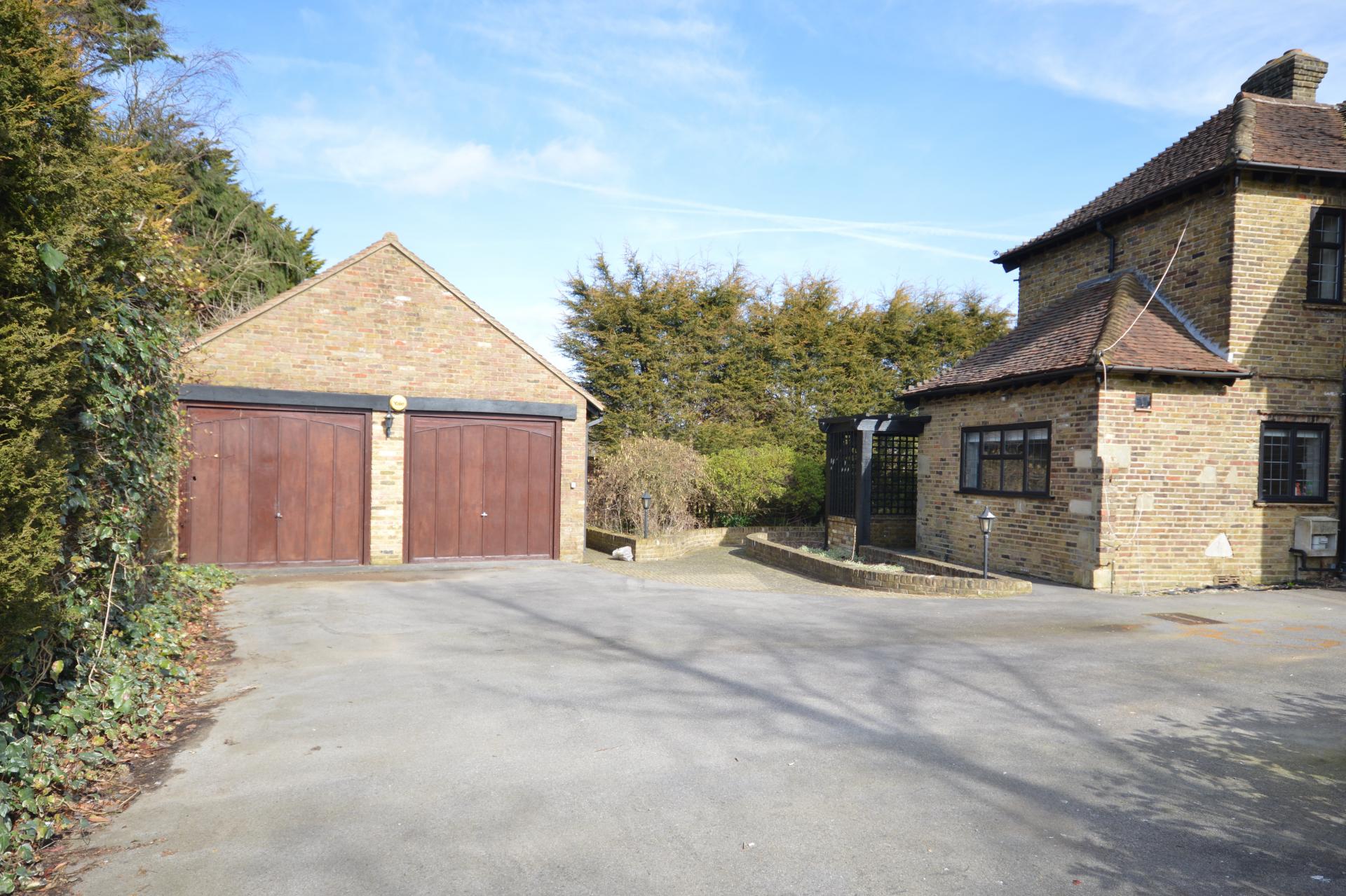 4 bedroom Detached House for sale in Lower Kingswood