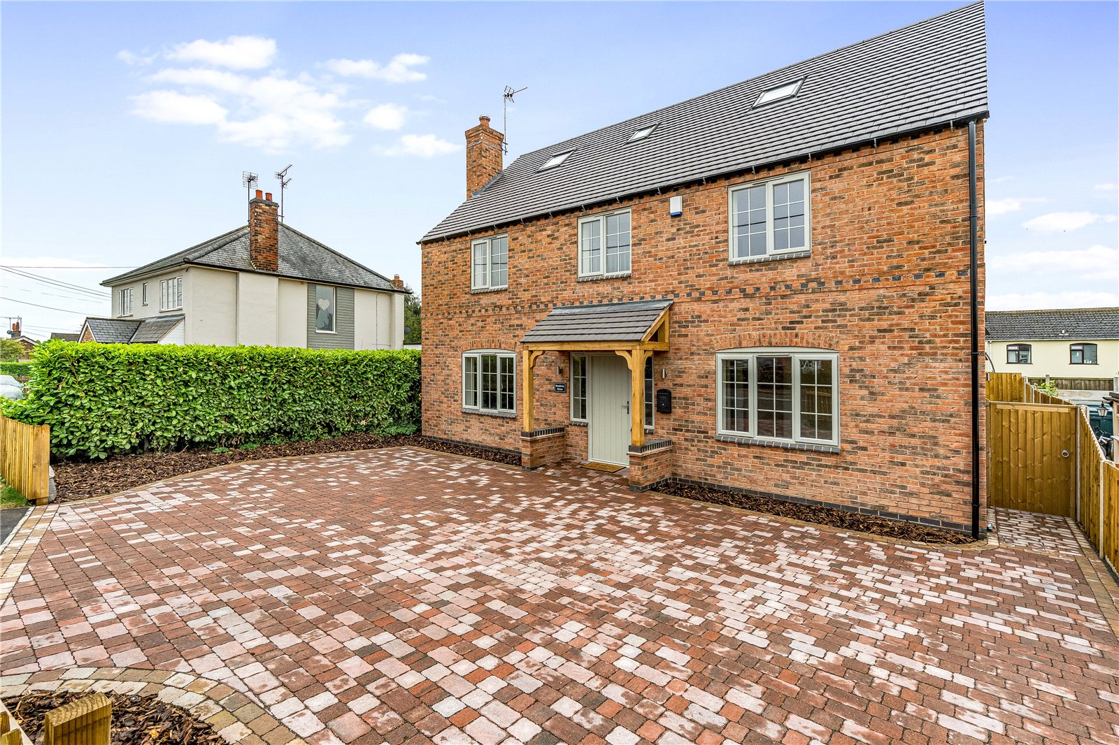 5 bedroom Detached House for sale in Lutterworth