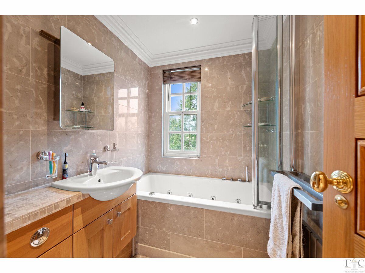 Detached House for sale with 8 bedrooms, Arnesby Road, Shearsby Fine & Country