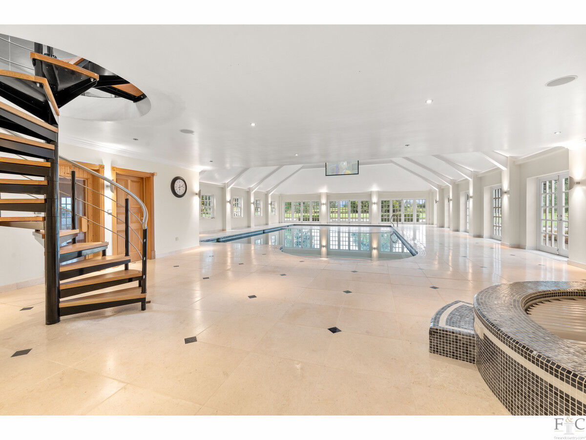 Detached House for sale with 8 bedrooms, Arnesby Road, Shearsby Fine & Country