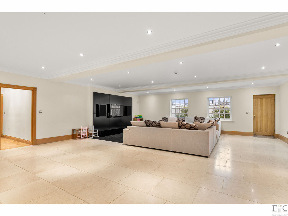 Detached House for sale with 8 bedrooms, Arnesby Road, Shearsby Fine