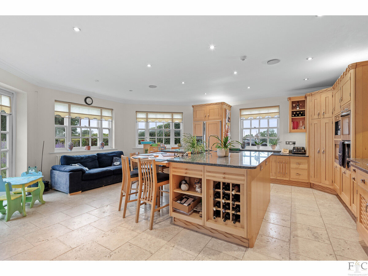 Detached House for sale with 8 bedrooms, Arnesby Road, Shearsby Fine