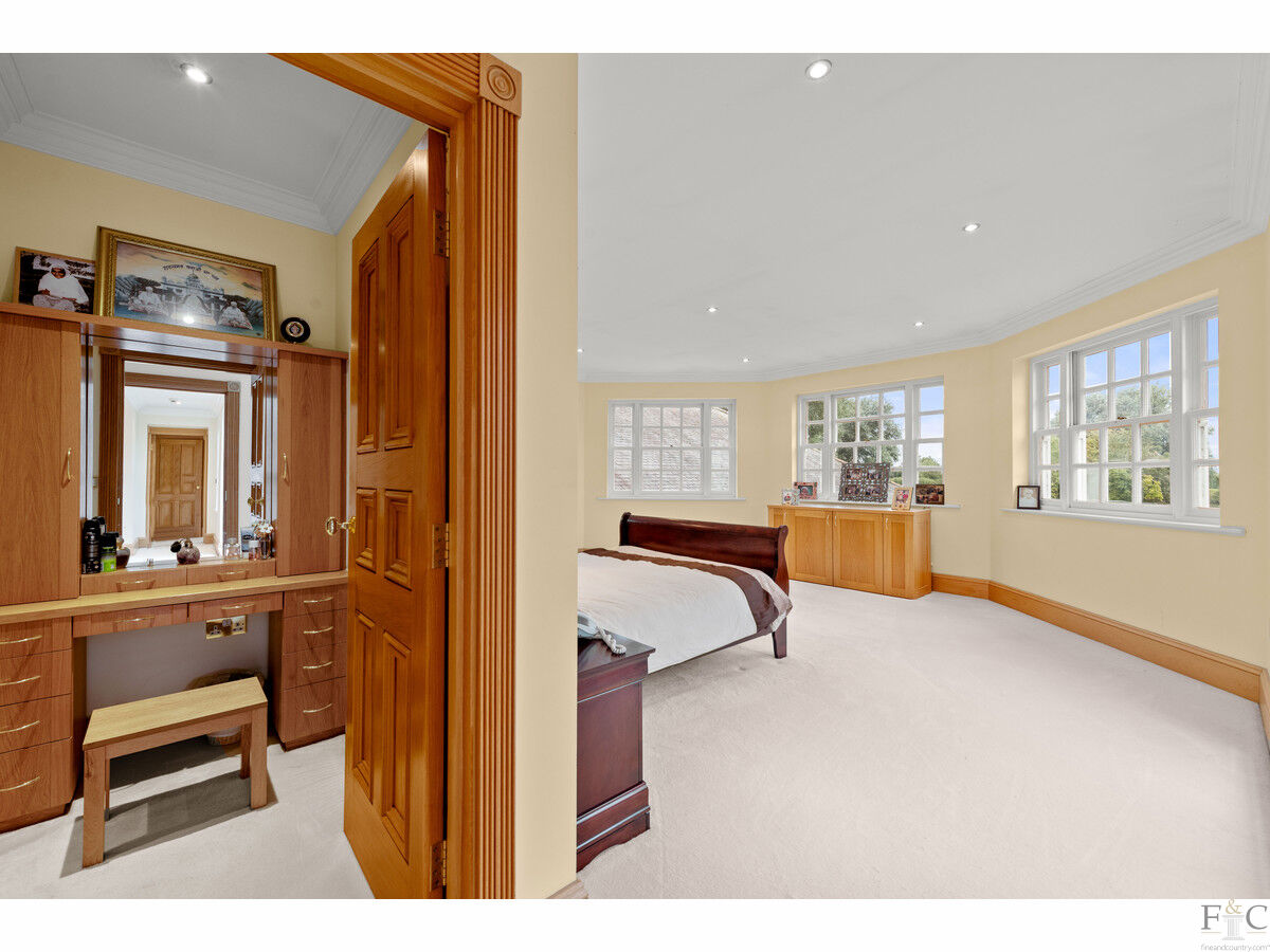 Detached House for sale with 8 bedrooms, Arnesby Road, Shearsby Fine