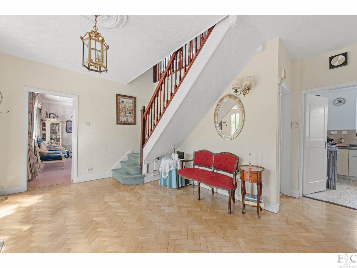 Detached House for sale with 5 bedrooms, The Broadway, Oadby Fine