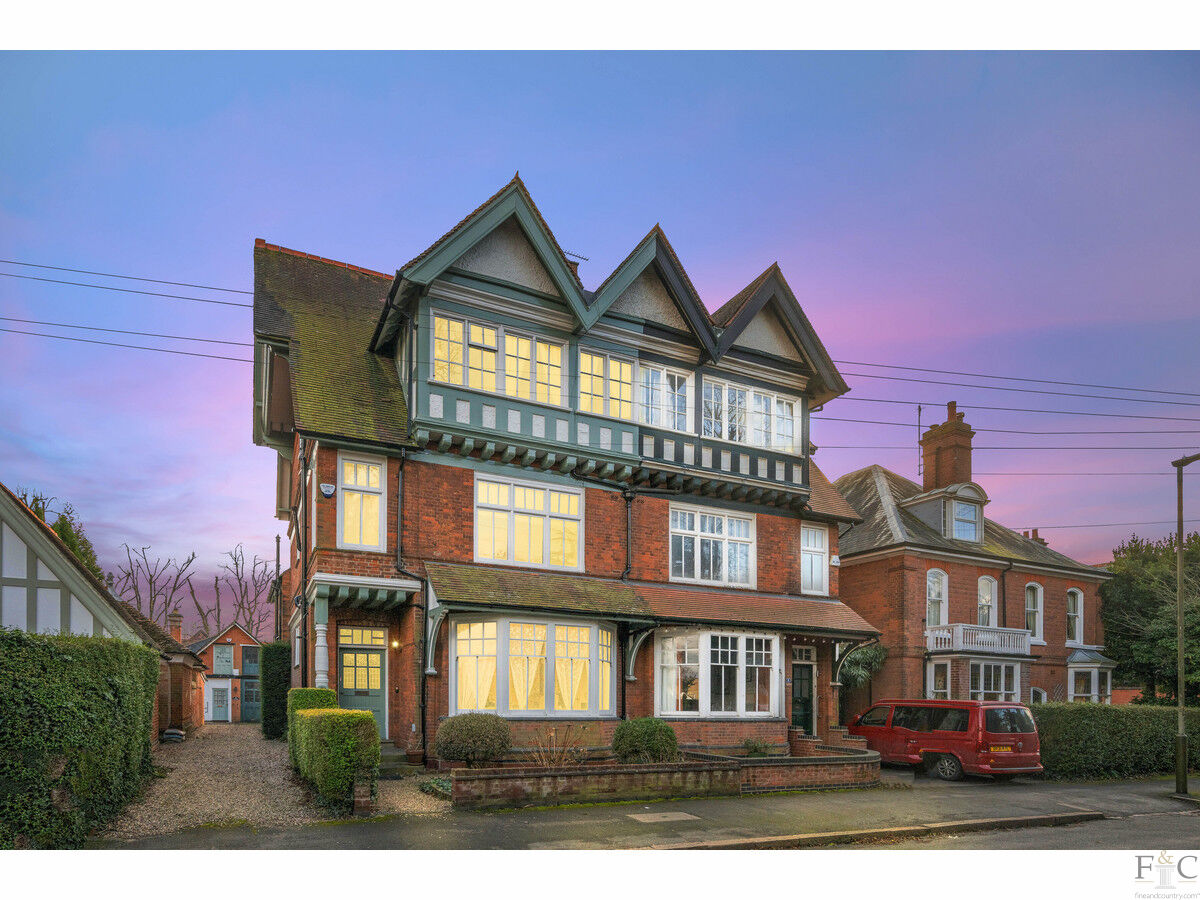 SemiDetached House for sale with 5 bedrooms, Knighton Drive