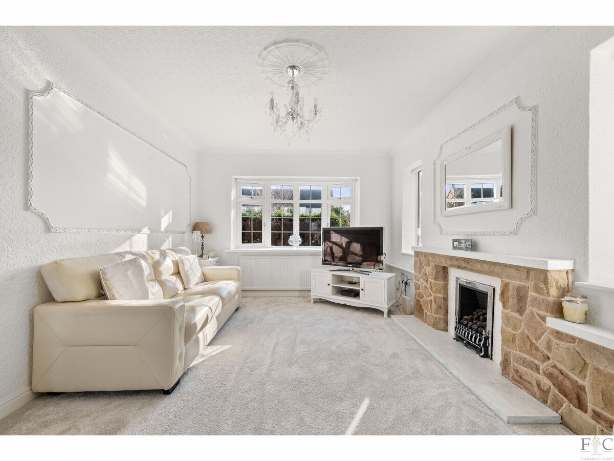 Detached House for sale with 4 bedrooms, The Fairway, Leicester Fine