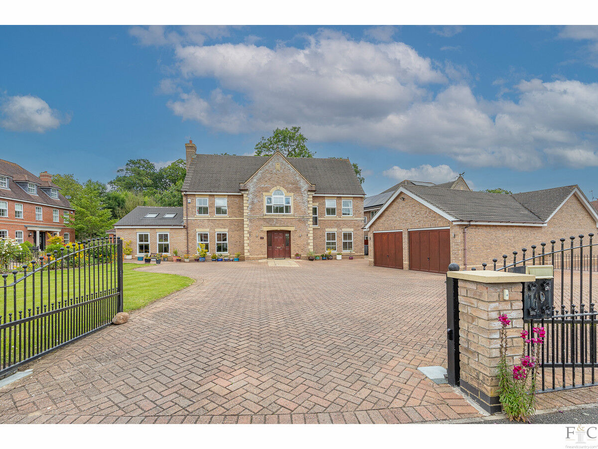 Detached House for sale with 5 bedrooms, Woodlands Close, Leicester