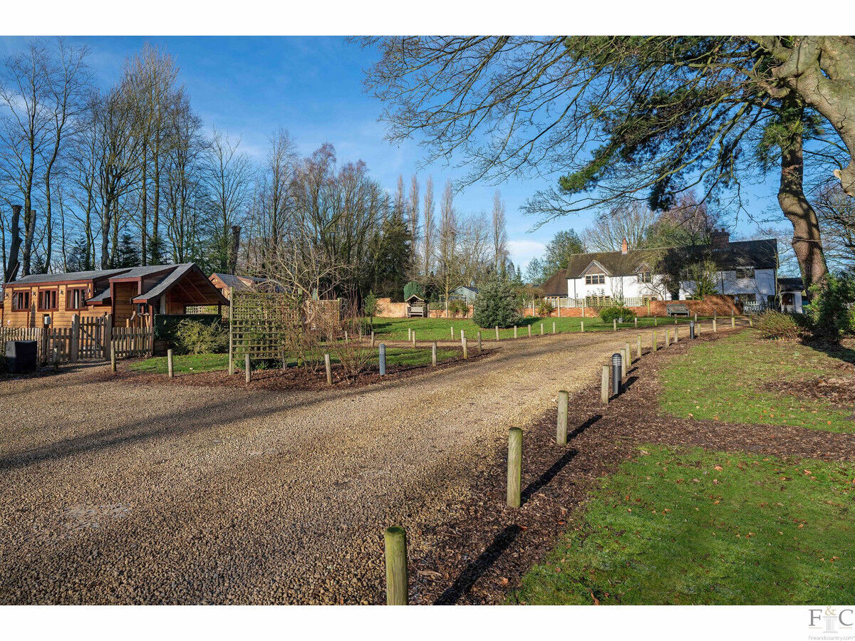 Detached House for sale with 5 bedrooms, Barwell Road, Leicester Fine