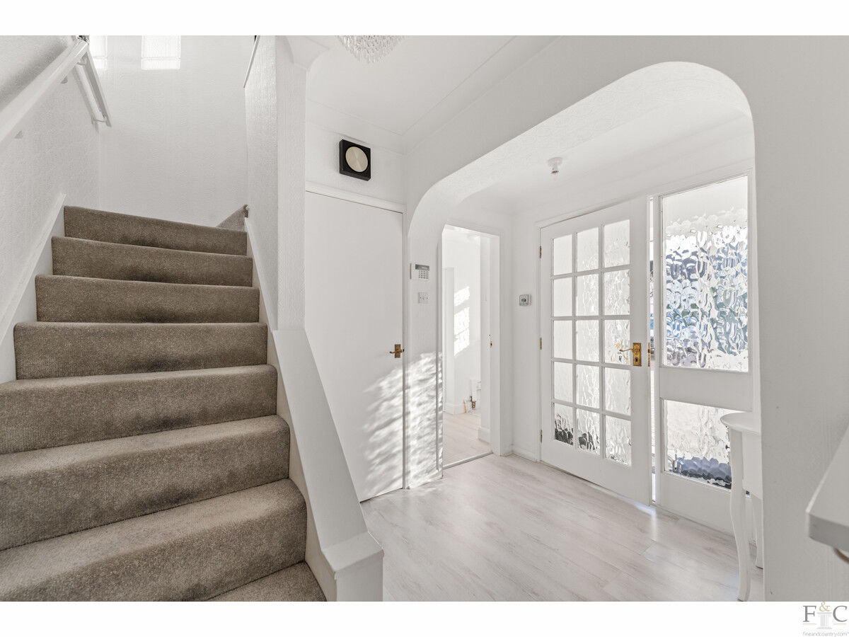 Detached House for sale with 4 bedrooms, The Fairway, Leicester Fine