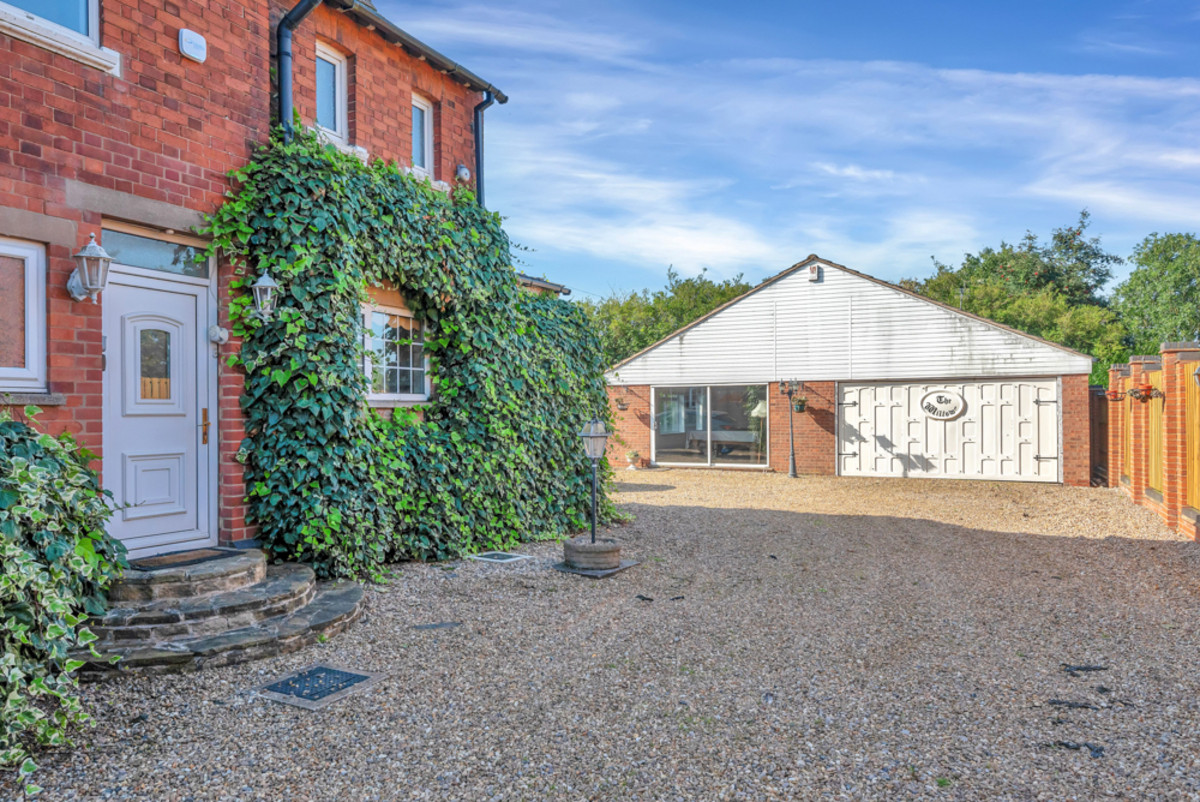 Detached House for sale with 5 bedrooms, Loughborough Road, Leicester Fine & Country