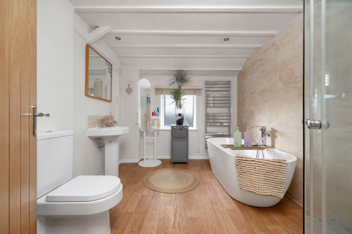 Detached House for sale with 6 bedrooms, Melton Road, Waltham on the